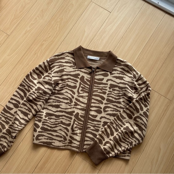 Vintage Sweaters - VINTAGE Patterned Zip Sweater -Size M